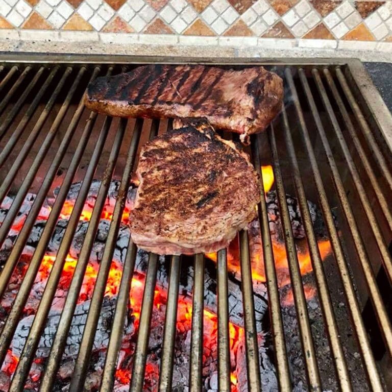 Round-Rod-Grate-cooking-Steak