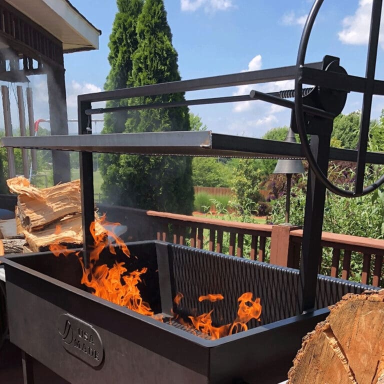 Santa-Maria-Grill-Fire-Lit