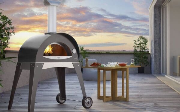 Composed of trendy stainless steel paired with powder-coated interior parts, the Ciao is both a looker and a cooker. It makes the perfect finish to outdoor fixtures if ordered in the “top only” model, or complements its surroundings naturally on its equally refined rolling cart.
