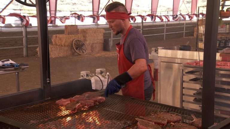 Derrick fox master chef season 12 grill t-bone steak on argentine style grills